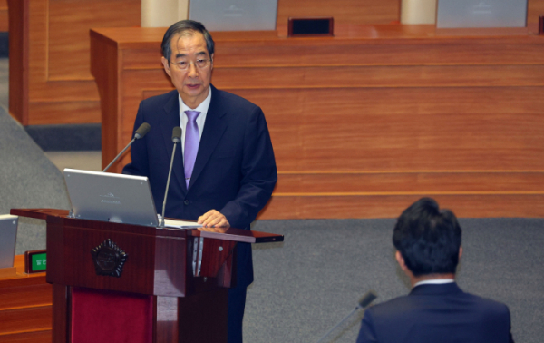 ▲한덕수 국무총리가 10일 국회에서 열린 본회의 외교·통일·안보 분야 대정부질문에서 윤상현 국민의힘 의원의 질의에 답하고 있다. (연합뉴스)