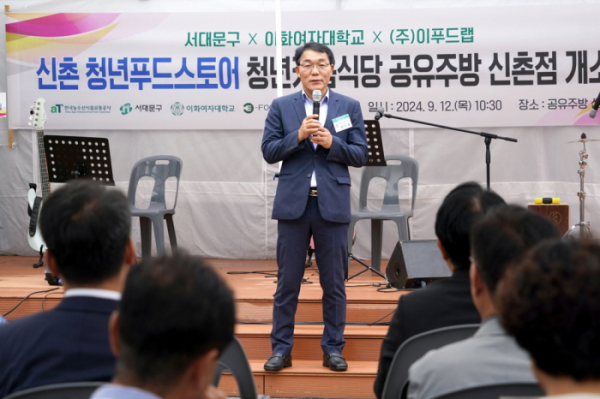 ▲권오엽 한국농수산식품유통공사 수출식품이사가 12일 공유주방 개소식에서 축사하고 있다. (사진제공=한국농수산식품유통공사)