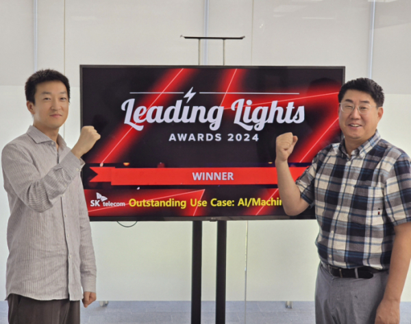 ▲SK텔레콤이 25일 세계적인 이동통신분야 시상식인 ‘리딩 라이트 어워드 2024(Leading Lights Awards 2024)’에서 ‘우수 AI 활용 사례(Outstanding Use Case: AI/Machine Learning)’ 부분에서 수상했다고 밝혔다.  (사진제공=SK텔레콤)