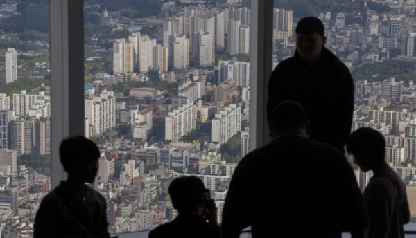 ▲서울 송파구 롯데월드타워에서 바라본 서울 시내 아파트 단지 모습.  (이투데이DB)