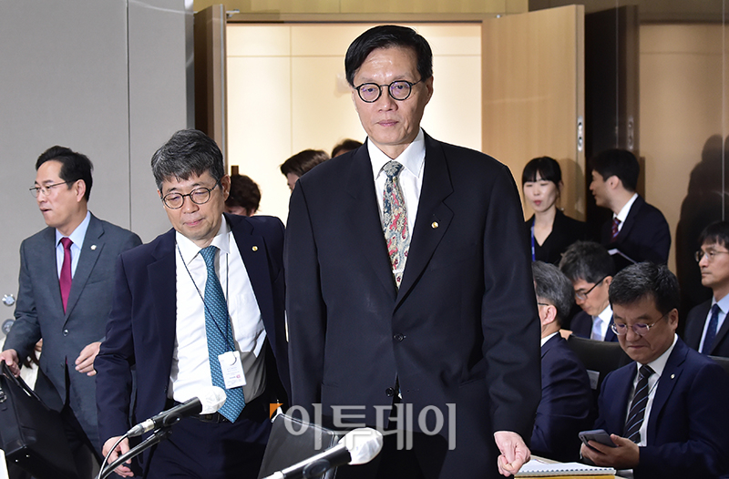 ▲이창용 한국은행 총재가 14일 서울 중구 한은 본점에서 열린 국회 기획재정위원회 국정감사에 참석하고 있다. 고이란 기자 photoeran@