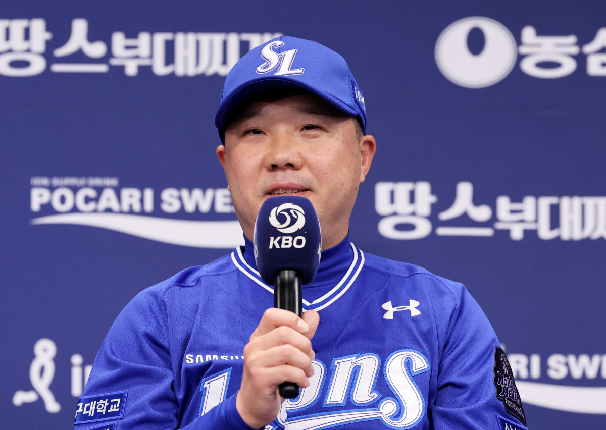 ▲20일 오후 광주 동구 라마다플라자충장호텔 라벤더홀에서 열린 2024 프로야구 한국시리즈 KIA 타이거즈와 삼성 라이온즈의 미디어데이에서 삼성 박진만 감독이 출사표를 밝히고 있다. (연합뉴스)