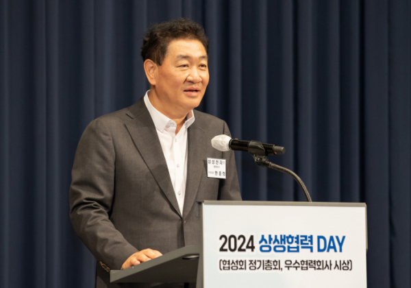 ▲올해 3월 28일 수원 라마다 호텔에서 삼성전자가 협성회 회원들과 함께 개최한 '2024년 상생협력데이'에서 인사말을 하고 있는 삼성전자 대표이사 한종희 부회장 (사진제공-삼성전자)