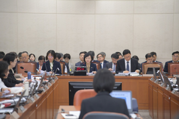 ▲국회 보건복지위원회가 10일 식품의약품안전처 국정감사를 진행하고 있다. (사진제공=식품의약품안전처)