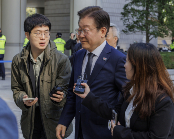 ▲'대장동·성남FC', 1심 속행 공판 출석하는 이재명 대표.(연합뉴스)