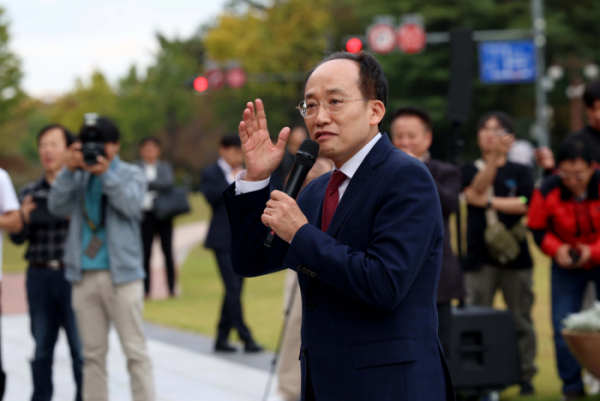 ▲추경호 국민의힘 원내대표가 28일 서울 여의도 국회에서 열린 '제천-삼척간 고속도로 예비타당성 통과 및 조기 건설을 위한 대국민 설명회'에서 인사말을 하고 있다. 신태현 기자 holjjak@