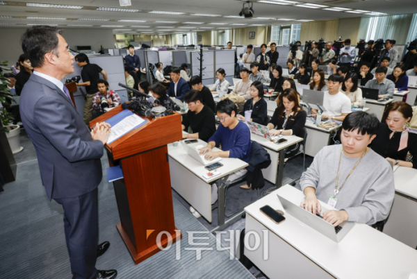 ▲함용일 금융감독원 부원장이 31일 서울 영등포구 금융감독원에서 자본시장 현안 관련 브리핑을 하고 있다. 조현호 기자 hyunho@