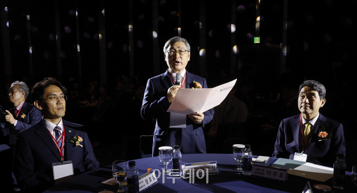 ▲정근식 서울시교육감이 1일 서울 중구 웨스틴조선호텔에서 열린 2024년 협약형 특성화고등학교 공동 비전선포식에서 인사말을 하고 있다. 조현호 기자 hyunho@