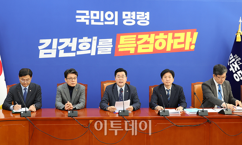 ▲박찬대 더불어민주당 원내대표가 6일 서울 여의도 국회에서 열린 대한민국 주식시장 활성화 TF 1차회의에서 인사말을 하고 있다. 고이란 기자 photoeran@