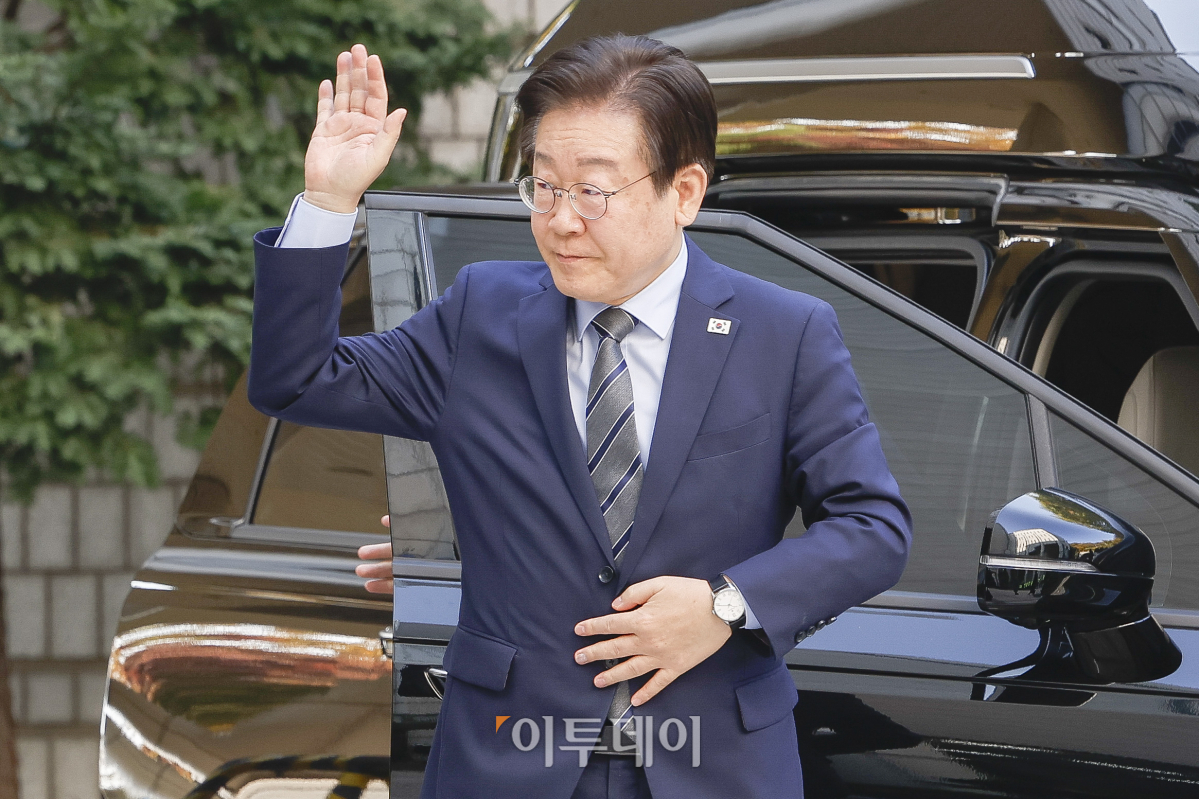 ▲이재명 더불어민주당 대표가 12일 서울 서초구 서울중앙지방법원에서 열린 대장동 배임·성남FC 뇌물 1심 속행 공판에 출석하고 있다. 조현호 기자 hyunho@