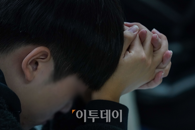 ▲2025학년도 대학수학능력시험일인 14일 서울 종로구 경복고등학교에서 수험생이 시험 시작을 기다리고 있다. 사진공동취재단