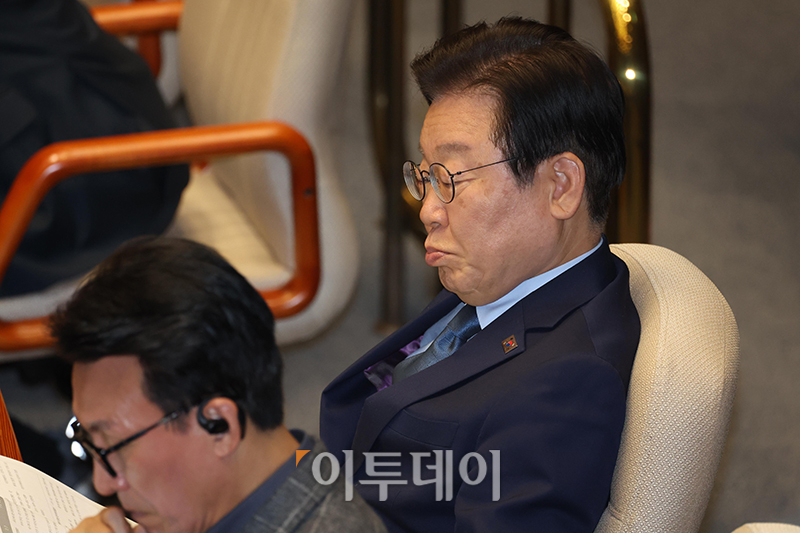 ▲이재명 더불어민주당 대표가 14일 서울 여의도 국회에서 열린 본회의에 참석하고 있다. 고이란 기자 photoeran@