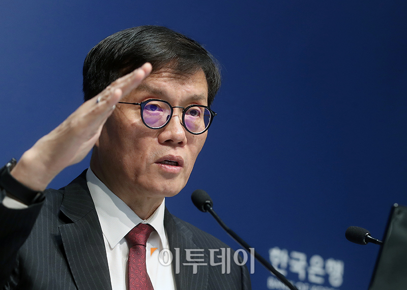 ▲이창용 한국은행 총재가 28일 서울 중구 한국은행에서 열린 통화정책방향 기자간담회에서 발언하고 있다. 사진공동취재단