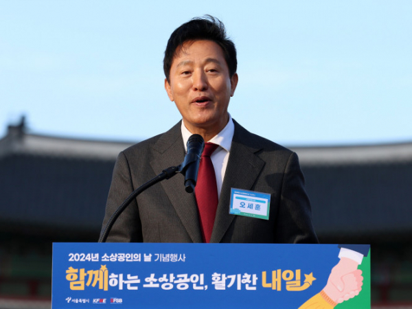 ▲오세훈 서울시장이 5일 오후 서울 종로구 광화문광장에서 열린 2024 소상공인의 날 기념행사에 참석해 축사를 하고 있다. (뉴시스)