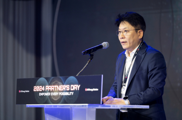 ▲김동명 LG에너지솔루션 최고경영자(CEO) 사장이 '2024 파트너스 데이' 행사에서 환영사를 하고 있다. (사진제공=LG에너지솔루션)