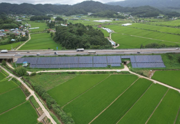 ▲서부삼보고속도로 태양광발전소 (사진제공=한국서부발전)