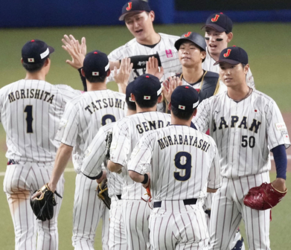 ▲일본 야구대표팀이 13일 일본 아이치현 나고야시 반테린 돔 나고야에서 열린 '2024 WBSC 프리미어' 12 B조 1차전에서 호주에 9-3으로 승리한 뒤 세리머니를 펼치고 있다. (연합뉴스)