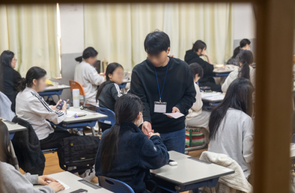 ▲2025학년도 대학수학능력시험이 실시된 14일 부산 동래구 사직고등학교에서 수험생들이 시험 시작을 기다리고 있다.  (연합뉴스)