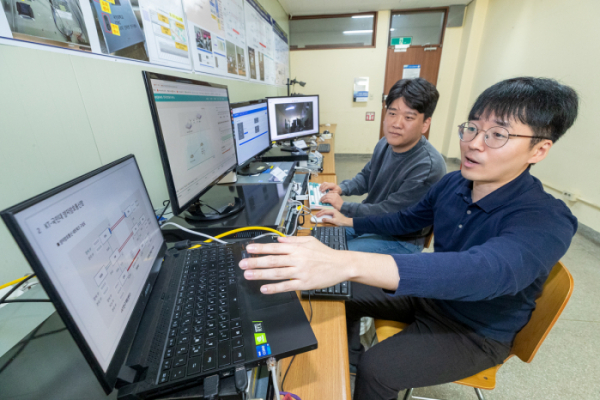 ▲KT가 ‘하이브리드 양자보안 가상 사설망(VPN) 서비스’를 위한 실증을 완료했다고 19일 밝혔다. (사진제공=KT)