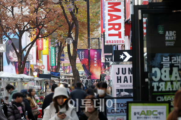 ▲21일 서울 명동 거리가 관광객들로 북적이고 있다. 고이란 기자 photoeran@