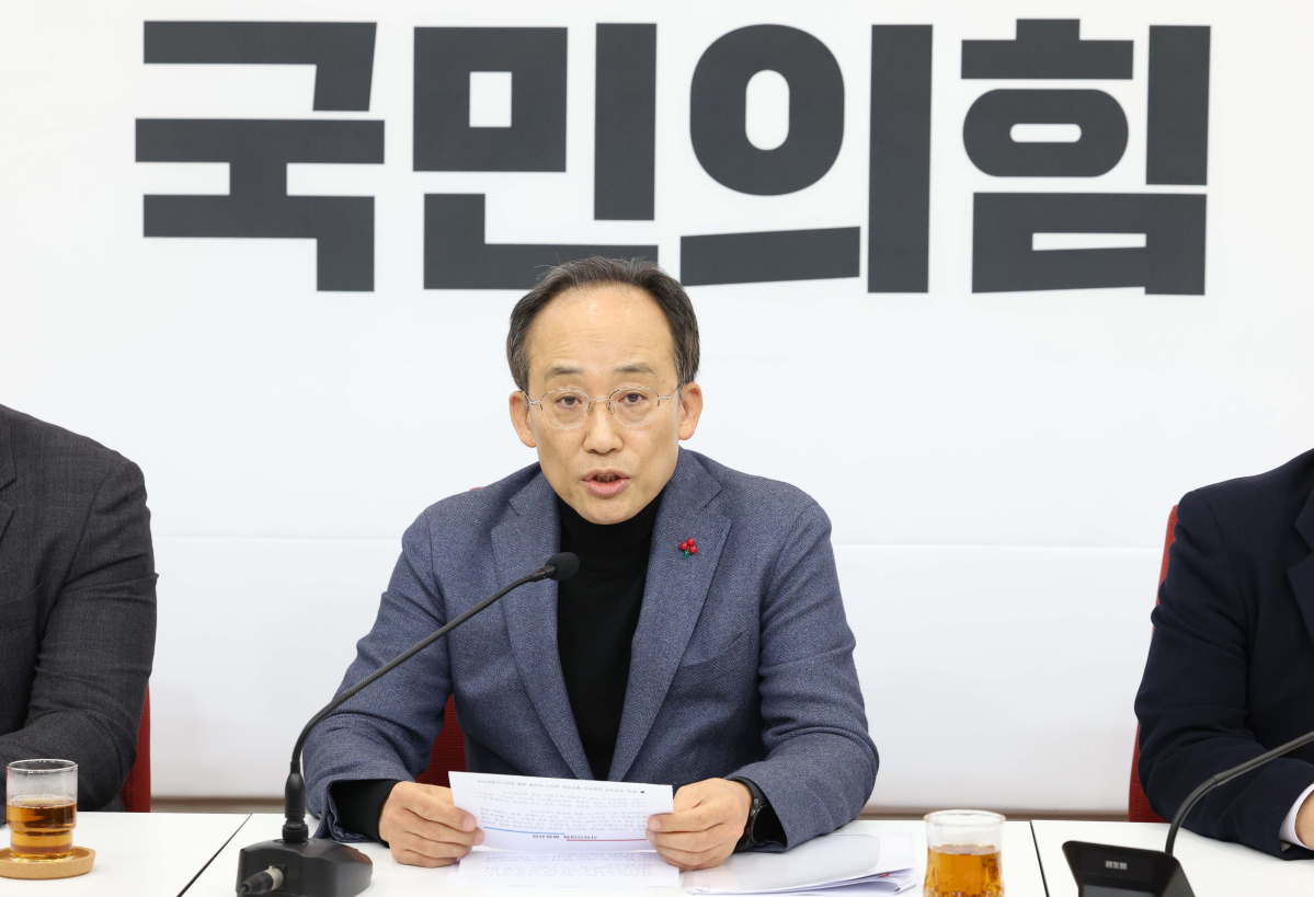 ▲추경호 국민의힘 원내대표가 1일 서울 여의도 국회에서 기자간담회를 갖고 예산안 등에 대한 입장을 밝히고 있다. 신태현 기자 holjjak@