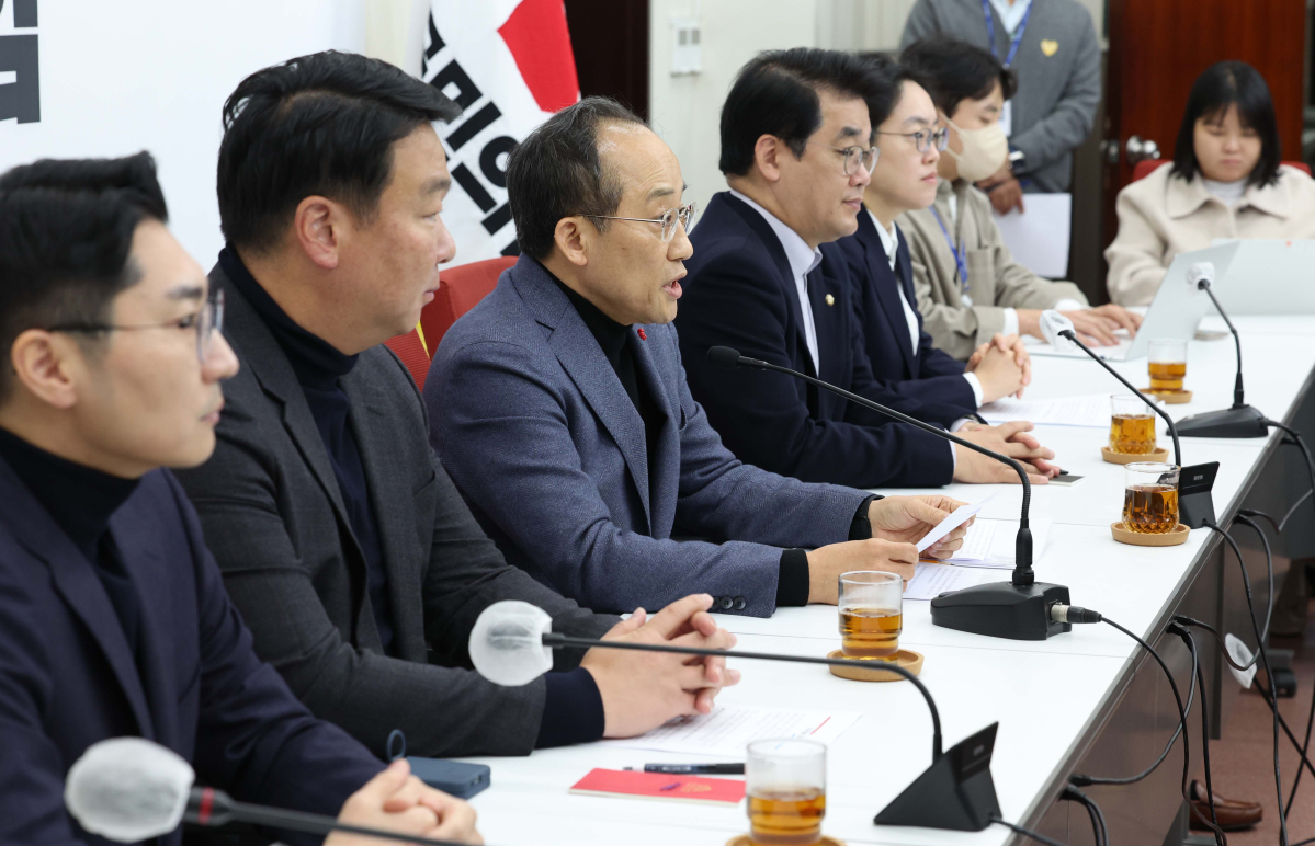 ▲추경호 국민의힘 원내대표가 1일 서울 여의도 국회에서 기자간담회를 갖고 예산안 등에 대한 입장을 밝히고 있다. 신태현 기자 holjjak@