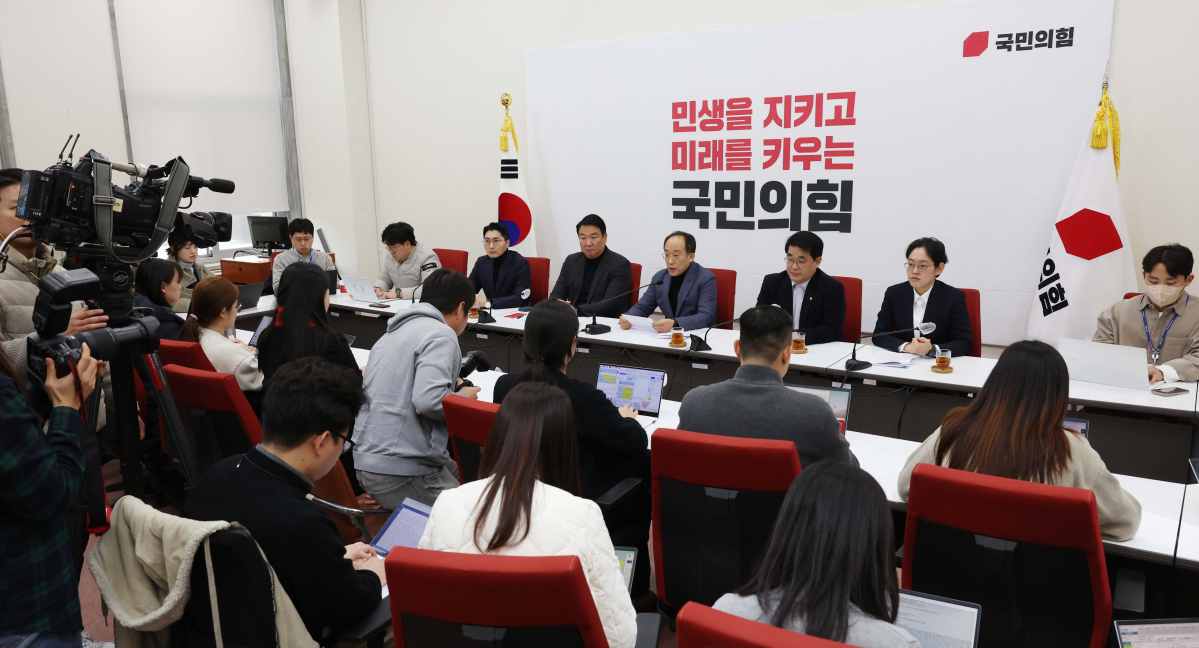 ▲추경호 국민의힘 원내대표가 1일 서울 여의도 국회에서 기자간담회를 갖고 예산안 등에 대한 입장을 밝히고 있다. 신태현 기자 holjjak@