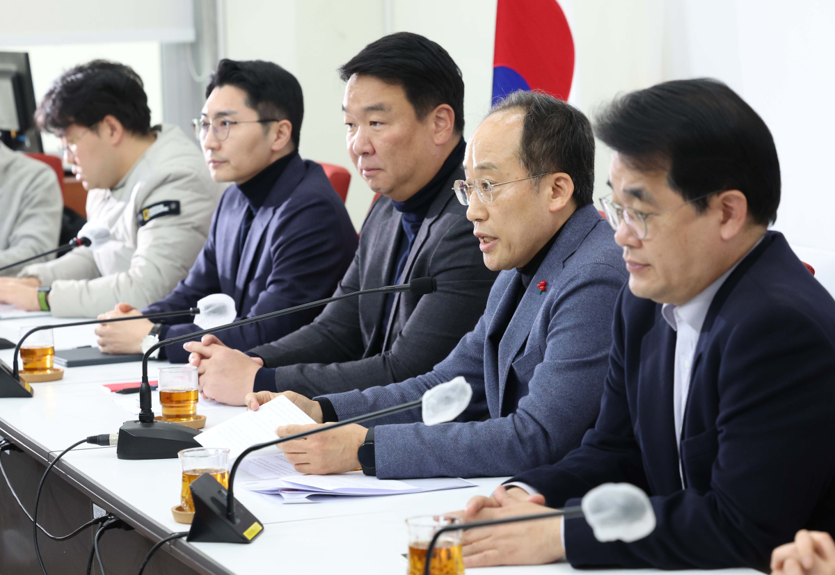 ▲추경호 국민의힘 원내대표가 1일 서울 여의도 국회에서 기자간담회를 갖고 예산안 등에 대한 입장을 밝히고 있다. 신태현 기자 holjjak@