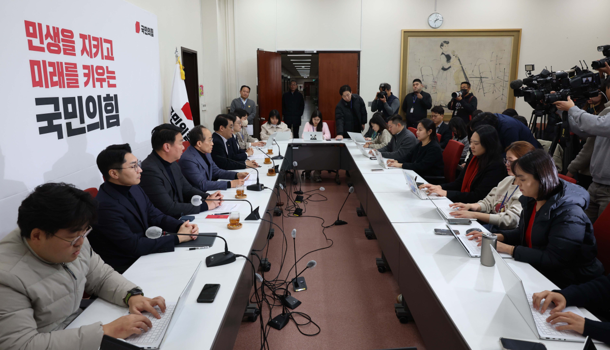 ▲추경호 국민의힘 원내대표가 1일 서울 여의도 국회에서 기자간담회를 갖고 예산안 등에 대한 입장을 밝히고 있다. 신태현 기자 holjjak@