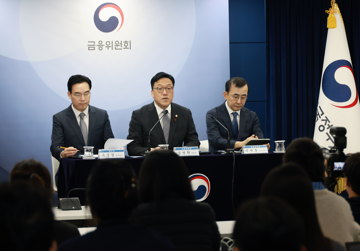 ▲김병환 금융위원장이 2일 오전 서울 종로구 정부서울청사 합동브리핑실에서 일반 주주 이익 보호 강화를 위한 자본시장법 개정방향에 대해 브리핑을 하고 있다. (사진=금융위원회)