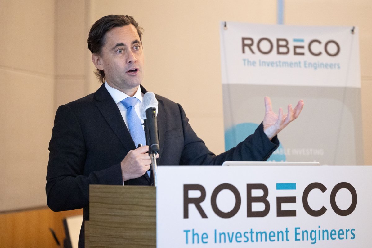 ▲조슈아 크랩 로베코자산운용 아시아태평양 주식운용 대표가 3일 서울 영등포구 여의도에서 열린 '2025년 글로벌 주식시장 전망 기자간담회'에서 발표하고 있다. (사진=로베코자산운용)