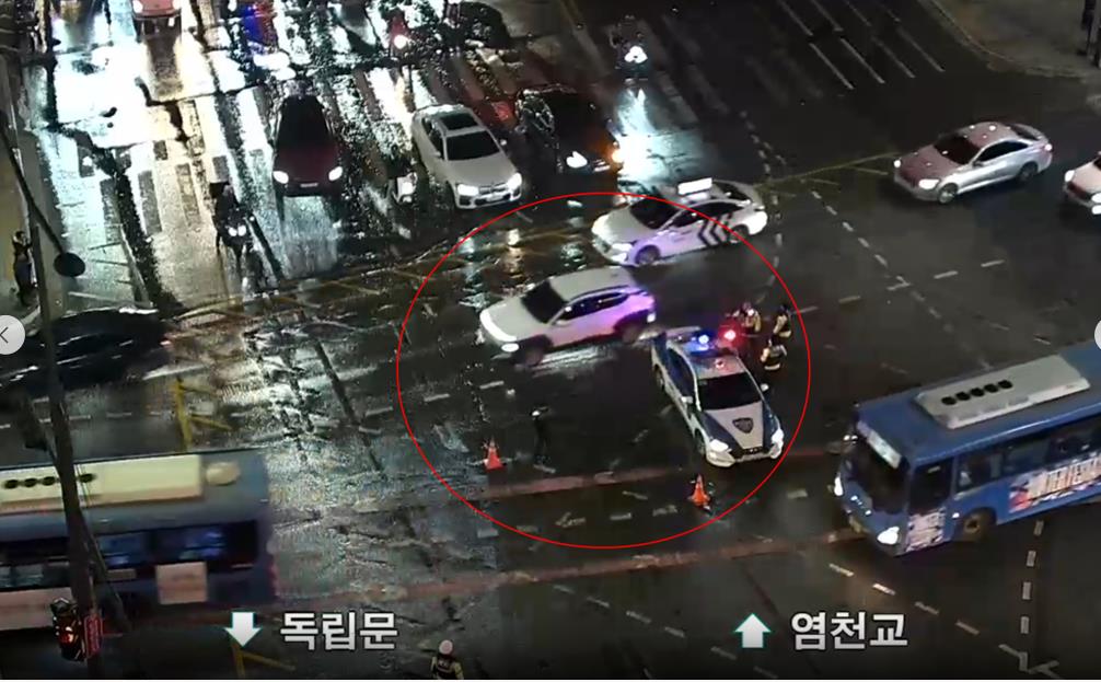 ▲상수도관 누수가 발생한 중구 충정로1가 85 앞 사거리. (사진제공=서울시)