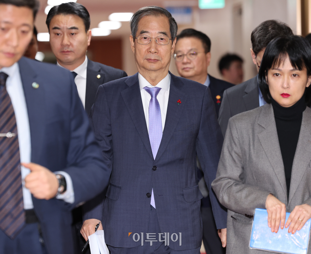 ▲한덕수 국무총리가 8일 서울 종로구 정부서울청사에서 열린 국무위원 간담회에 참석하고 있다. 조현호 기자 hyunho@