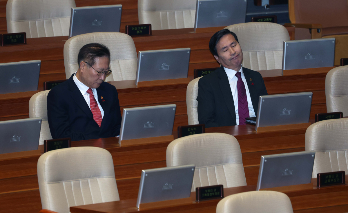 ▲10일 서울 여의도 국회에서 열린 본회의에 박성재 법무부 장관과 김선호 국방부 장관 직무대행이 참석해 있다. 신태현 기자 holjjak@