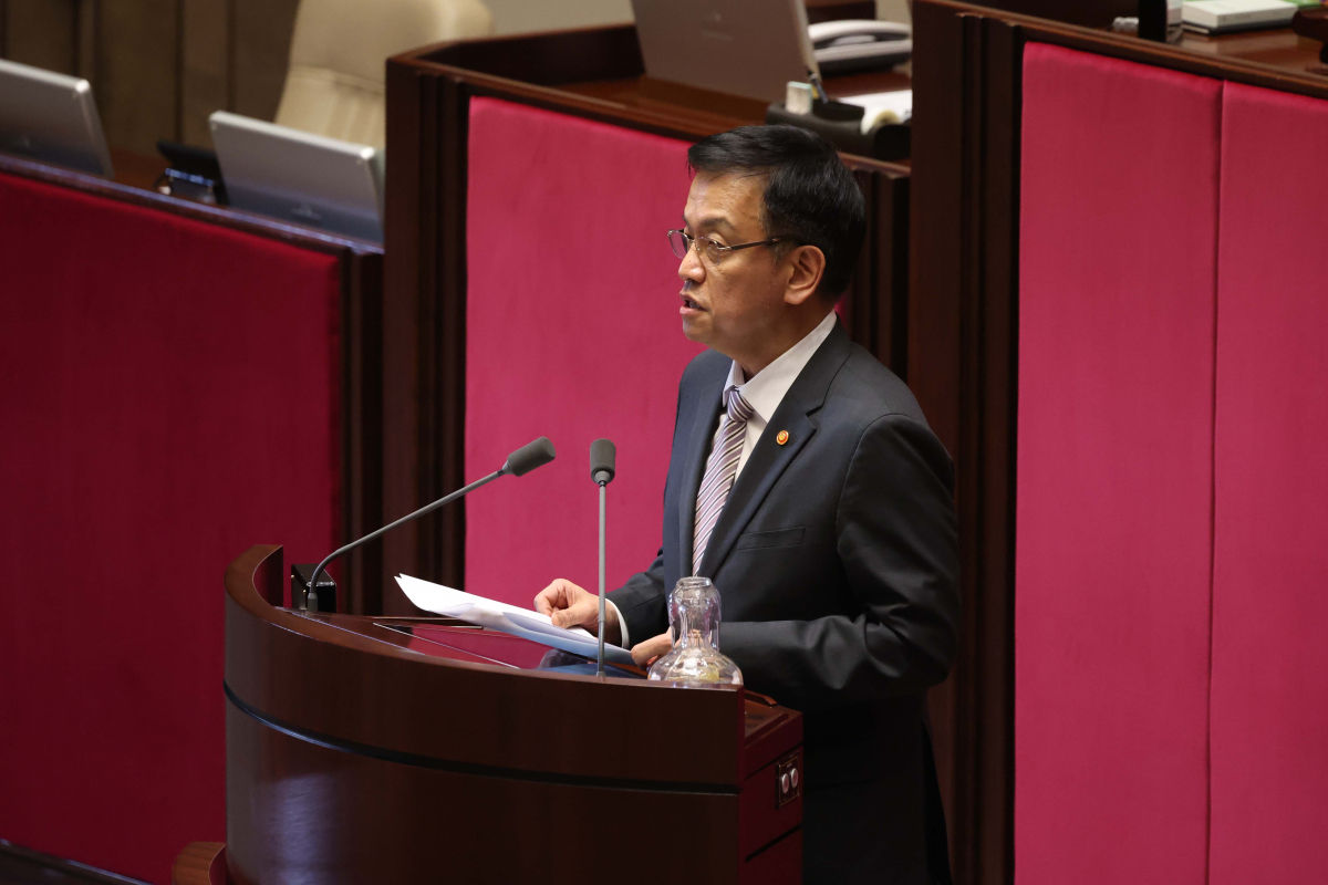 ▲10일 서울 여의도 국회에서 열린 본회의에서 최상목 부총리 겸 기획재정부 장관이 제안설명을 하고 있다. 신태현 기자 holjjak@