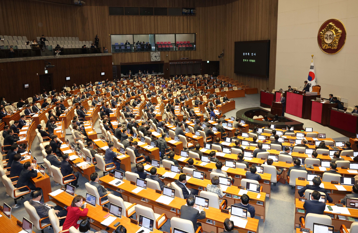 ▲10일 서울 여의도 국회에서 열린 본회의에서 한덕수 국무총리가 발언하고 있다. 신태현 기자 holjjak@