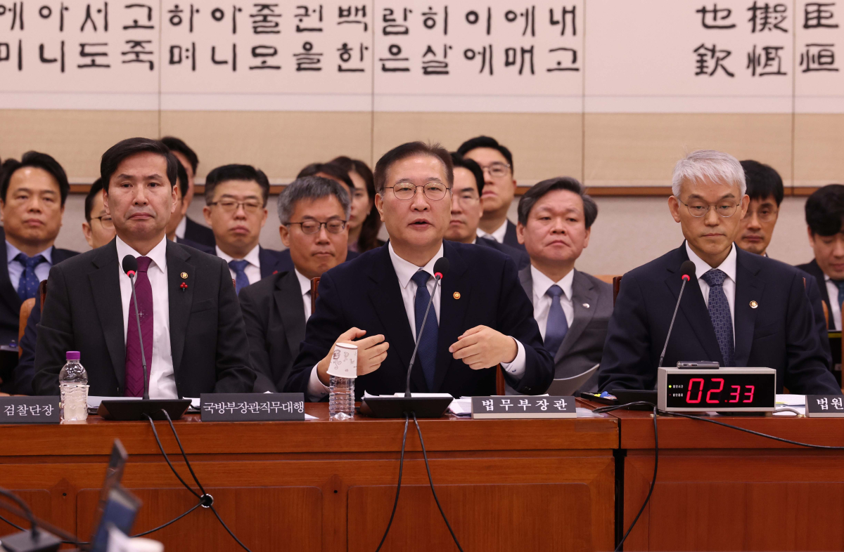 ▲박성재 법무부 장관이 11일 서울 여의도 국회에서 열린 법제사법위원회의 12·3 비상계엄 사태 관련 현안질의에서 의원 질의에 답하고 있다. 신태현 기자 holjjak@