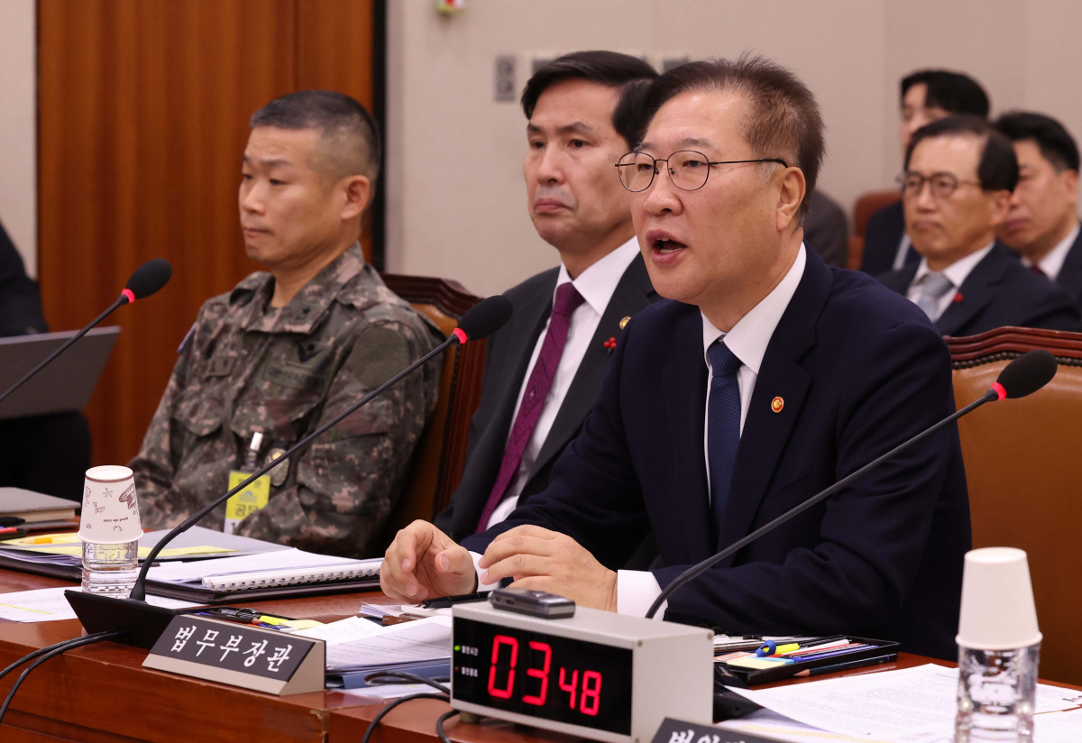 ▲박성재 법무부 장관이 11일 서울 여의도 국회에서 열린 법제사법위원회의 12·3 비상계엄 사태 관련 현안질의에서 의원 질의에 답하고 있다. 신태현 기자 holjjak@