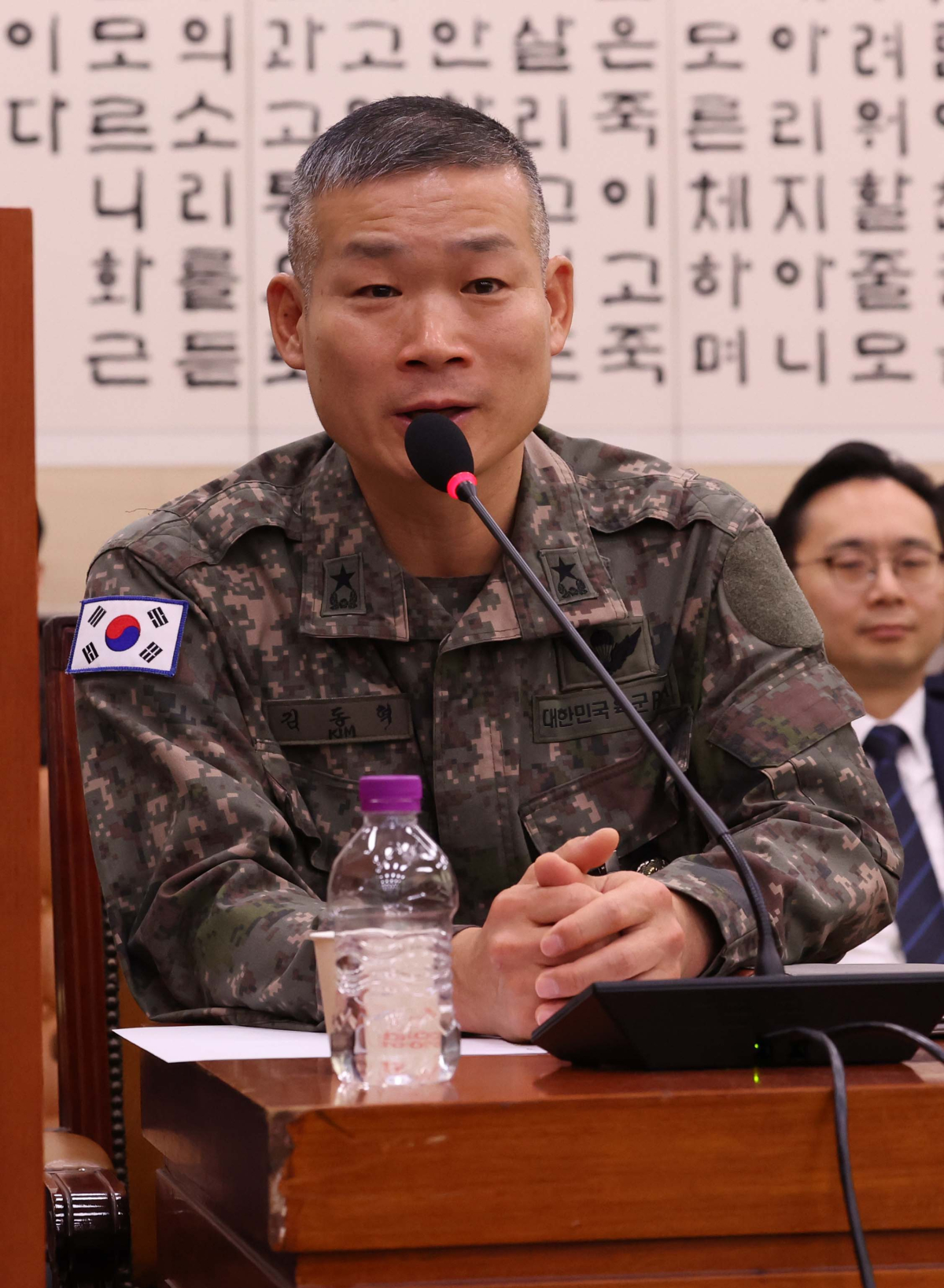 ▲김동혁 국방부 검찰단장이 11일 서울 여의도 국회에서 열린 법제사법위원회의 12·3 비상계엄 사태 관련 현안질의에서 의원 질의에 답하고 있다. 신태현 기자 holjjak@