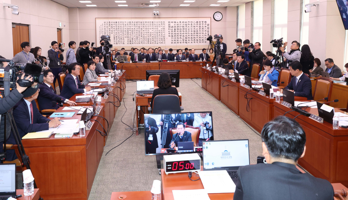 ▲11일 서울 여의도 국회에서 법제사법위원회의 12·3 비상계엄 사태 관련 현안질의가 열리고 있다. 신태현 기자 holjjak@