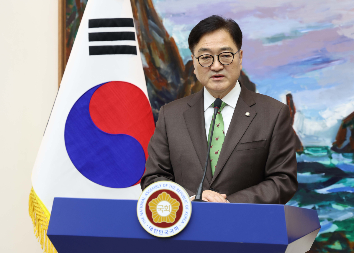 ▲우원식 국회의장이 11일 서울 여의도 국회에서 기자회견을 갖고 12·3 비상계엄 사태와 관련해 국회 국정조사권 발동 추진을 밝히고 있다. 신태현 기자 holjjak@