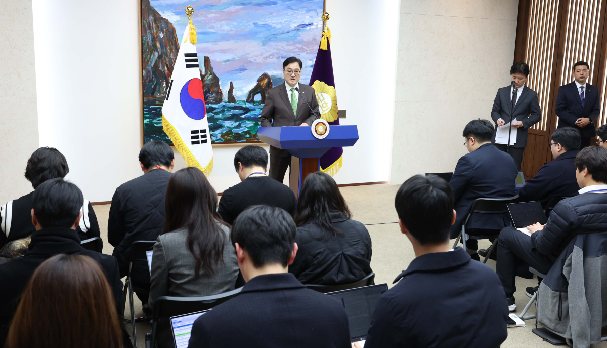 ▲우원식 국회의장이 11일 서울 여의도 국회에서 기자회견을 갖고 12·3 비상계엄 사태와 관련해 국회 국정조사권 발동 추진을 밝히고 있다. 신태현 기자 holjjak@