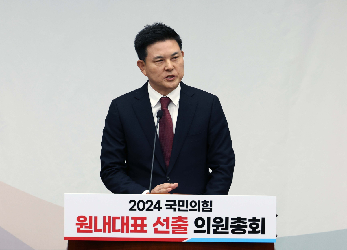 ▲12일 서울 여의도 국회에서 열린 국민의힘 원내대표 선출 의원총회에서 김태호 후보가 정견발표를 하고 있다. 신태현 기자 holjjak@