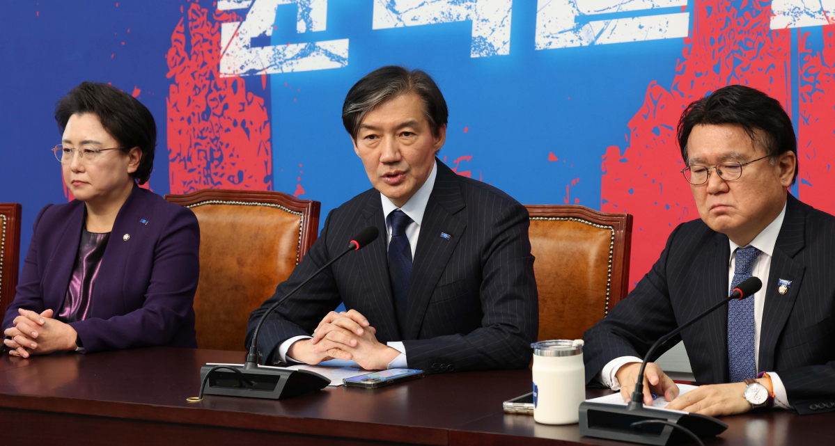 ▲대법원에서 징역 2년 실형을 선고 받은 조국 조국혁신당 전 대표가 12일 서울 여의도 국회에서 기자간담회를 갖고 입장을 밝히고 있다. 신태현 기자 holjjak@