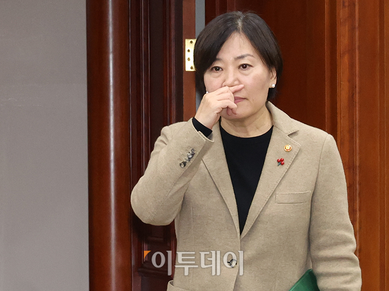 ▲송미령 농림축산식품부 장관이 15일 서울 종로구 정부서울청사에서 열린 긴급경제관계장관회의에 참석하고 있다. 고이란 기자 photoeran@