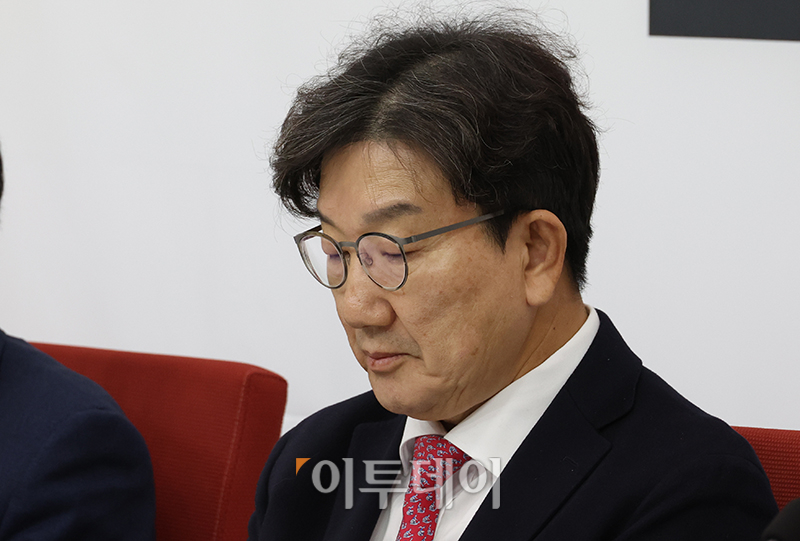 ▲권성동 국민의힘 원내대표가 16일 서울 여의도 국회에서 최상목 경제부총리 겸 기획재정부 장관을 접견하고 있다. 고이란 기자 photoeran@