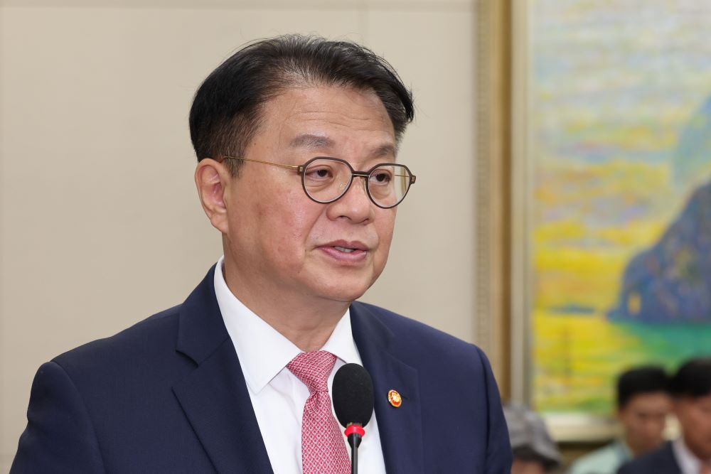 ▲11월 12일 오후 서울 여의도 국회에서 열린 정무위원회 전체회의에서 방기선 국무조정실장이 2025년도 예산안 제안설명을 하고 있다. (뉴시스)