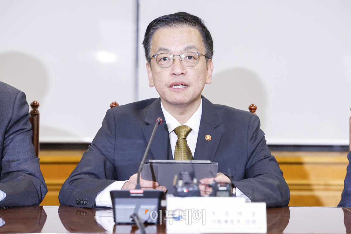 ▲최상목 경제부총리 겸 기획재정부 장관이 19일 서울 중구 은행회관에서 열린 거시경제금융회의에서 모두발언 하고 있다. 조현호 기자 hyunho@