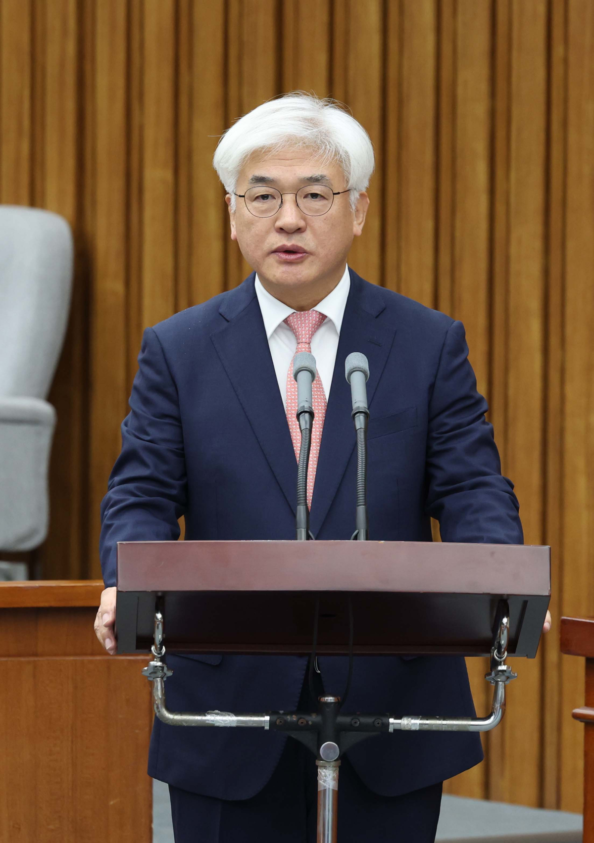 ▲23일 서울 여의도 국회에서 열린 헌법재판소 재판관 선출안 심사를 위한 인사청문회에서 마은혁 후보자가 모두발언을 하고 있다. 신태현 기자 holjjak@