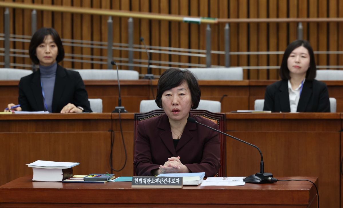 ▲23일 서울 여의도 국회에서 열린 헌법재판소 재판관 선출안 심사를 위한 인사청문회에서 정계선 후보자가 의원 질의에 답하고 있다. 신태현 기자 holjjak@